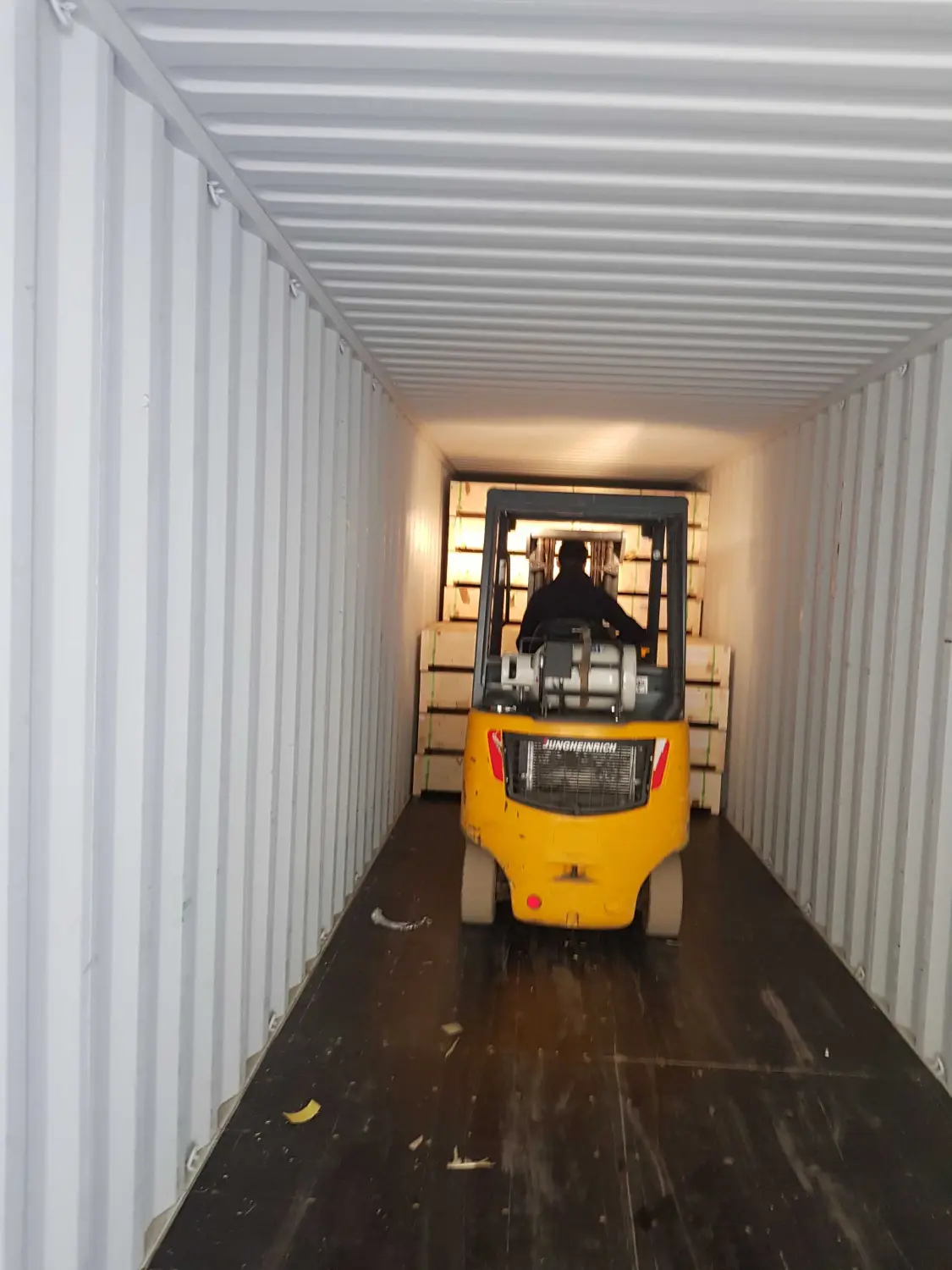 n.s.k. - Weinlogistik-Container